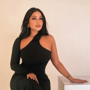 Mutia Ayu Jadi Sorotan Usai Ajarkan Gewa Doa Makan Sesuai Ajaran Islam