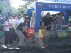 Guyub Polisi Blitar Kota dan Warga Panen 100 Kilogram Ikan Nila