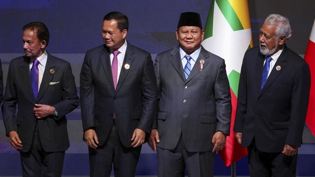 Trump Marah hingga Sebut Putin Gila sampai Prabowo Hadiri KTT Asean Amarah Presiden AS Donald Trump ke Presiden Rusia Vladimir Putin sampai KTT ASEAN di Kuala Lumpur menjadi sorotan berita internasional.