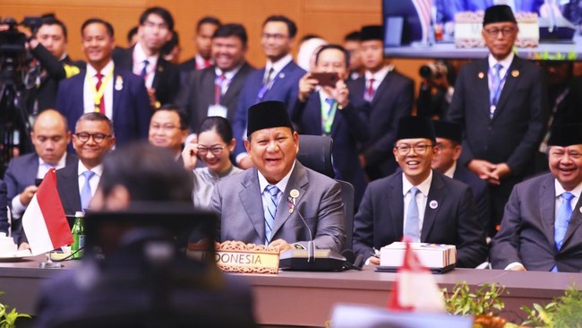Prabowo Dorong Perlindungan Pekerja Migran ASEAN di Negara Teluk Bicara di KTT ASEAN-GCC, Prabowo dorong penguatan perlindungan pekerja migran asal ASEAN di negara-negara Teluk.