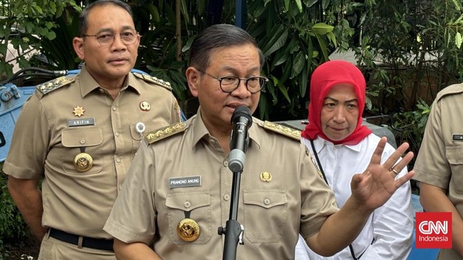 Warga Cakung Curhat ke Pram soal Pembayaran Lahan, Sempat Lapor Gibran Mendengar keluhan penduduk itu, Pramono memerintahkan Wali Kota Jakarta Timur, Munjirin untuk mengecek persoalan lahan penduduk Cakung tersebut.
