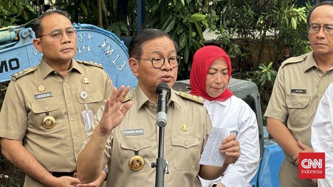 Gubernur DKI Jakarta Pramono Anung mengumumkan lima taman kota buka 24 jam, mendapat respons positif dari publik. Ini langkah memperluas ruang terbuka hijau.