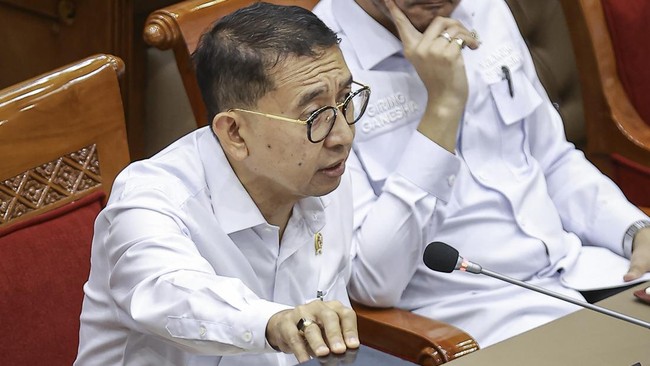 Fadli Zon Sebut Stairlift di Borobudur Bakal Diuji Coba Untuk Permanen Menteri Kebudayaan Fadli Zon menyebut stairlift yang sudah dipasang di Candi Borobudur akan diuji coba untuk dipermanenkan.
