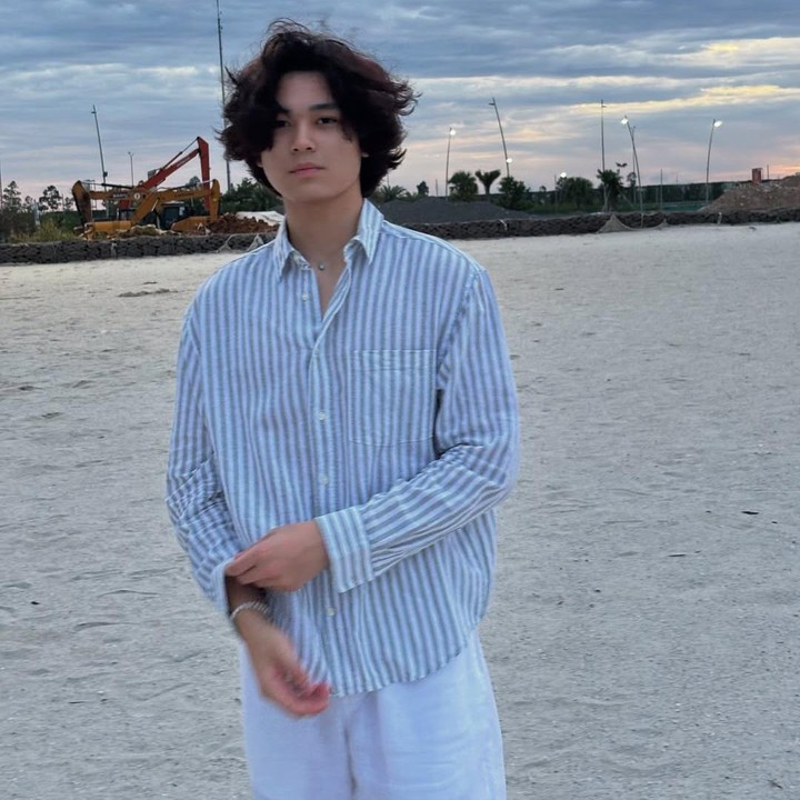 <p>Hal tersebut diketahui langsung melalui Instagram Raoul. Misalnya saja seperti foto berikut ini, banyak netizen yang terpesona dengan paras tampannya. "Mundur bang cakepnya kelewatan eaa," tulis akun<em> @depin****. </em>"GANTENG," tulis akun <em>@zfrms****.</em> (Foto: Instagram@raoulsalim)</p>