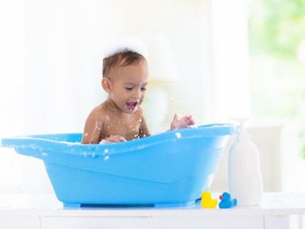 10 Rekomendasi Sabun Bayi dan Cara Memilih yang Terbaik untuk Si Kecil