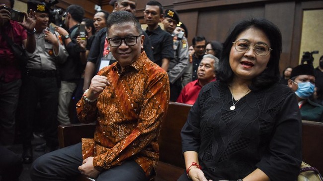 Politikus PDIP hadir di sidang lanjutan Hasto Kristiyanto, terdakwa suap dan perintangan penyidikan. Hasto didakwa menghalangi kasus Harun Masiku.