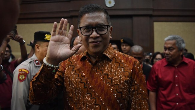 Sejumlah Kader Mega Padati Sidang Hasto, PDIP Tegaskan Internal Solid Sekretaris Fraksi PDIP menyatakan seluruh kader mendukung penuh Hasto Kristiyanto dalam kasus suap dan perintangan penyidikan.