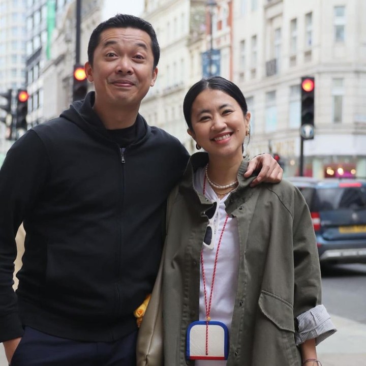 <p>Taufik menikah dengan Ami sejak 4 Februari 2006. Kini, keduanya telah menjalani pernikahan selama 19 tahun dan jauh dari gosip rumah tangga. Keduanya sering memamerkan keharmonisan mereka, lho. (Foto: Instagram@ami_gumelar)</p>