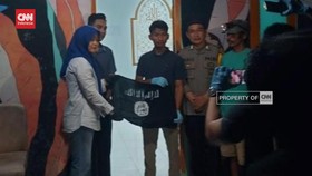 VIDEO: Densus Tangkap Terduga Teroris di Gowa. Temukan Bendera ISIS