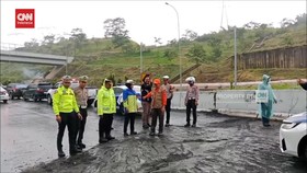 VIDEO: Akibat Hujan Deras, Tol Cisumdawu KM 177 Amblas