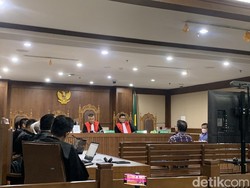 Makelar Zarof Ngaku Tertekan tapi Ditanya Hakim Malah Jawab Begini