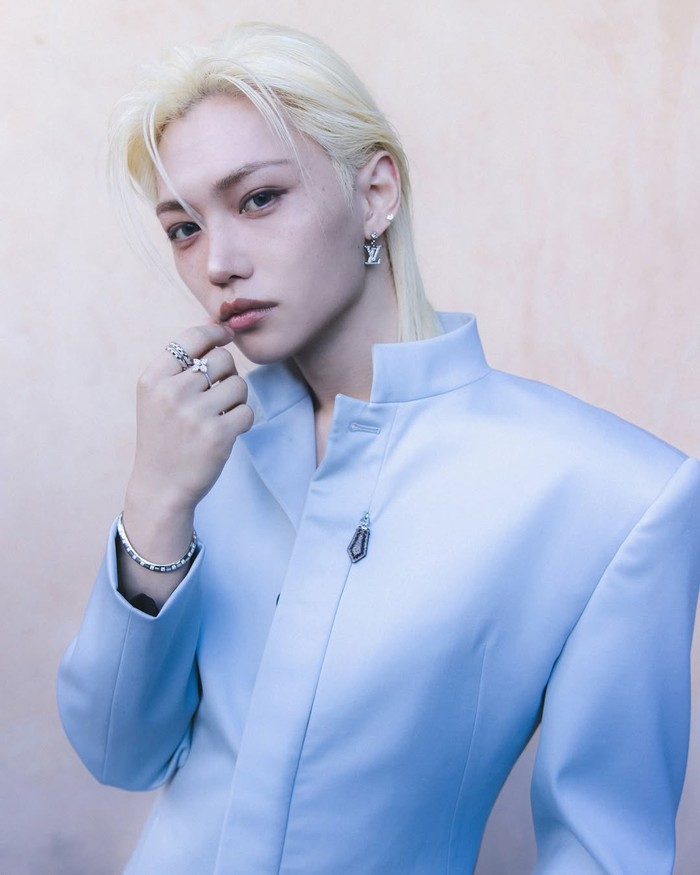 Artis Korea dengan deep voice yang bikin candu itu pun menyuguhkan visual paripurna pada Kamis, (22/5/2025) waktu setempat, bikin semua mata tak bisa berpaling darinya. Ia pun ‘lolos’ dari hasil foto tanpa editan Getty Images./ Foto: instagram.com/yong.lixx