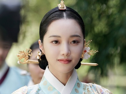 5 Potret Han So Eun, Pemeran Ratu Park yang Lemah Lembut di Drakor The Haunted Palace