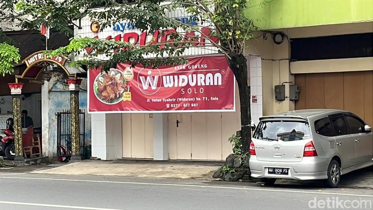 Ayam Goreng Widuran Suasana Ayam goreng Widuran Solo usai ditutup karena heboh ada bahan nonhalal, Selasa (27/5/2025).