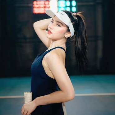 Cerita Unik Davina Karamoy Punya Kakak dan Adik Terlahir Kembar