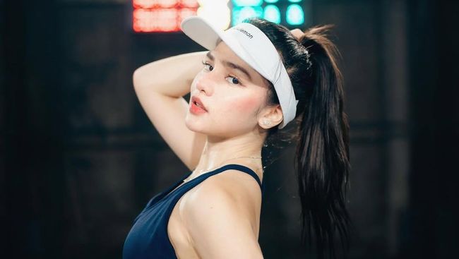 Cerita Unik Davina Karamoy Punya Kakak dan Adik Terlahir Kembar