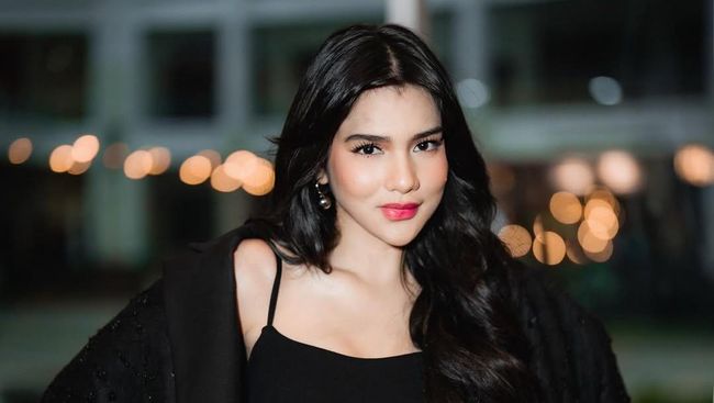 Mendadak Pamer Cincin di Jari Manis, Davina Karamoy Dilamar?