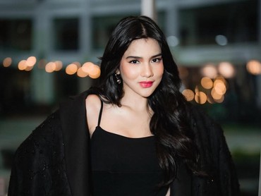 Mendadak Pamer Cincin di Jari Manis, Davina Karamoy Dilamar?