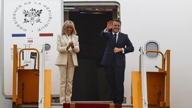 Macron Gugat Influencer yang Tuding Istrinya Lahir sebagai Laki-laki