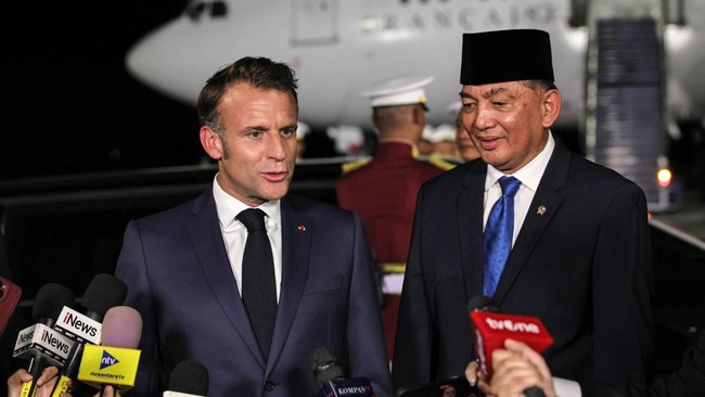 Macron Tiba, RI Akan Teken Rencana Beli Jet Tempur-Kapal Selam Prancis Salah satu agenda kunjungan Presiden Emmanuel Macron ke Jakarta adalah menandatangani Letter of Intent pengadaan jet tempur dan kapal selam.