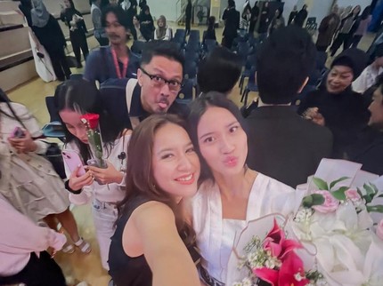 Terpopuler: Potret Ferry Maryadi dan Risma Nilawati Hadiri Wisuda Sang Putri