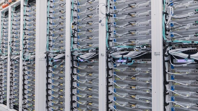 Kapasitas data center Indonesia ditargetkan bakal mencapai 1,65 gigawatt pada akhir tahun ini.
