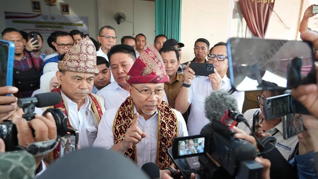 Menteri Koordinator Bidang Pangan, Zulkifli Hasan, menegaskan bahwa dana sebesar Rp3 miliar yang dialokasikan Kopdes Merah Putih bukan bersumber dari APBN.