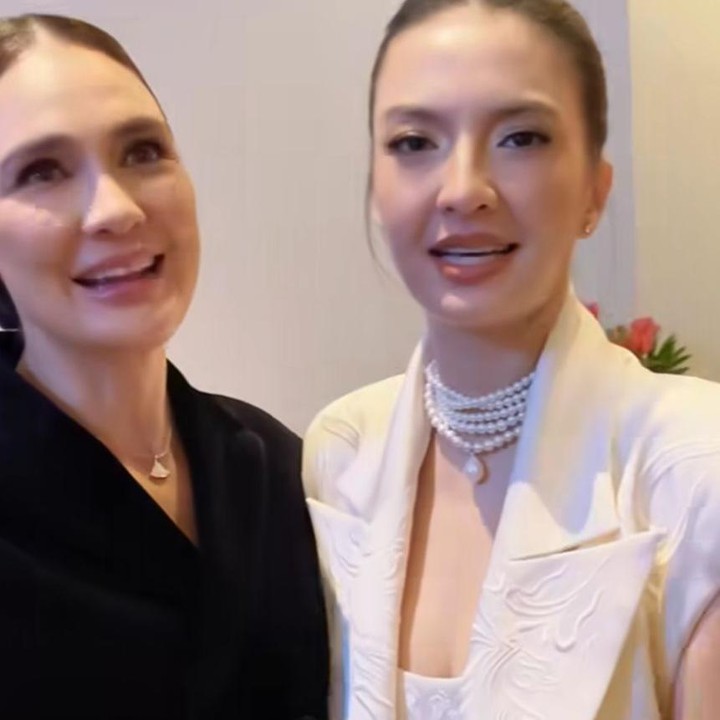 <p>Raline pun mengatakan menerima sertijab itu dengan senang hati. “Jomblo karena ‘Pilihan’. Aku menerima dengan sangat senang hati karena jomblo butuh inspirasi,” tutur perempuan 40 tahun itu. (Foto: Instagram@lunamaya)</p>