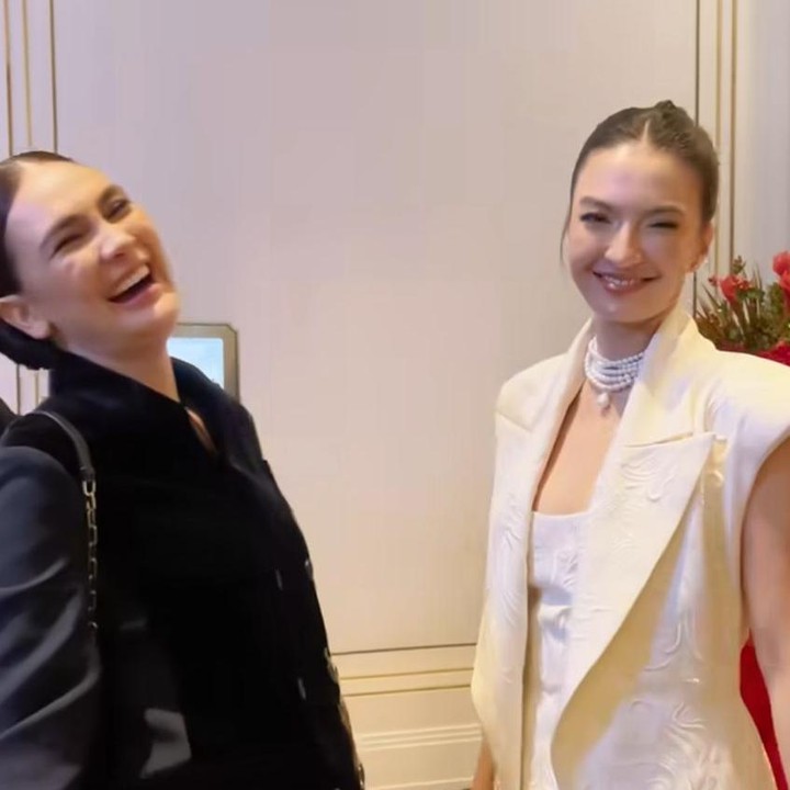 <p>Momen lucu itu dibagikan langsung oleh Luna melalui sebuah video yang diunggah di akun Instagram pribadinya. “<em>All rise for the new captain @ralineshah</em> untuk para <em>single squad!</em> Serah terima jabatan ceritanya,” tulis Luna, dikutip dari laman <em>Instagram@lunamaya,</em> Selasa (27/5/2025). (Foto: Instagram@lunamaya)</p>