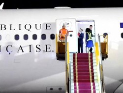 Macron Tepis Isu Rumah Tangga Usai Video Didorong Istri Beredar