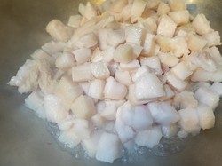 3 Ciri Makanan yang Mengandung Minyak Babi Menurut Pakar