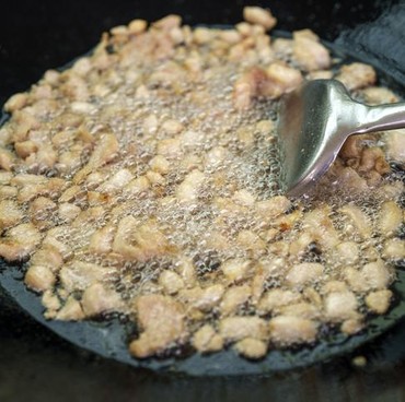 Kasus Kremesan Ayam Widuran Solo, Ini 3 Ciri Makanan Mengandung Minyak Babi