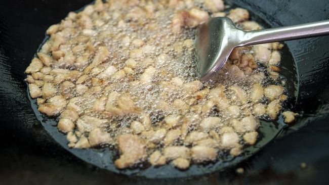 Kasus Kremesan Ayam Widuran Solo, Ini 3 Ciri Makanan Mengandung Minyak Babi
