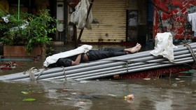 FOTO: Mumbai India Siaga Satu usai Hujan Lebat Picu Banjir Parah