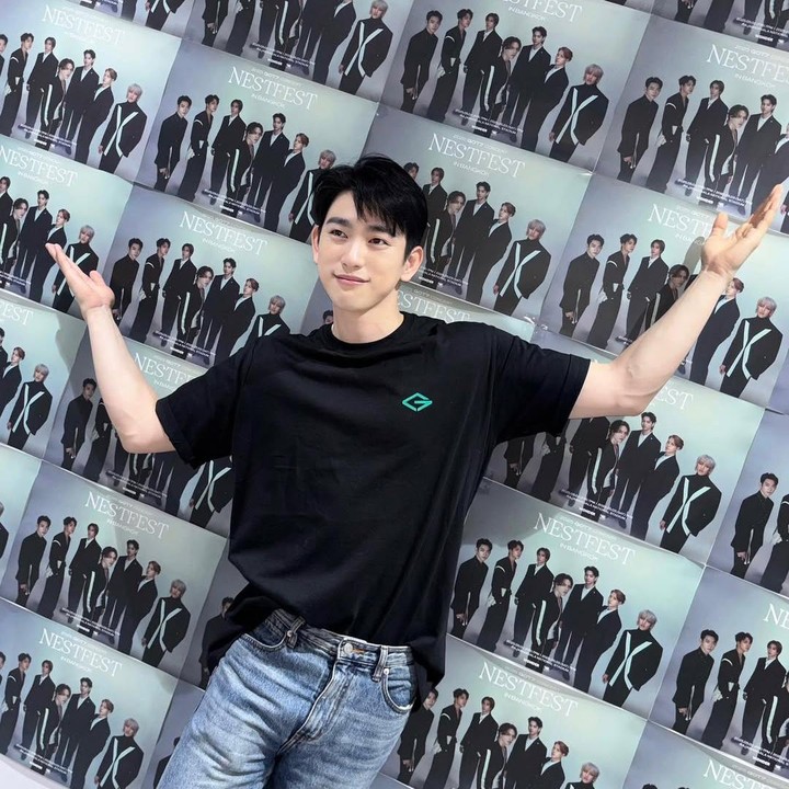 <p>Terbaru, ia bersama member GOT7 menggelar konser di Thailand selama dua hari berturut-turut. (Foto: Instagram @jinyoung_0922jy)</p>