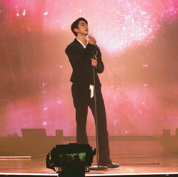 <p>Pada 2014, Park Jin Young debut sebagai vokalis dalam boygroup GOT7. Selain memiliki suara yang mumpuni, ia juga dikenal jago <em>dance</em> dan bahkan membuat koreografi untuk lagu <em>Follow Me</em>. (Foto: Instagram @jinyoung_0922jy)</p>