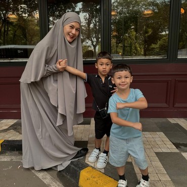 Netizen Sorot Penampilan Berbeda Kiano-Kenzo Saat Bersama Paula dan Baim Wong