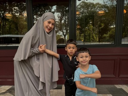 Kebersamaan Paula Verhoeven & Dua Anak Bikin Netizen Terenyuh, Ini 5 Potret Bahagianya
