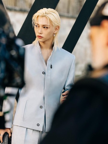 Hadir di Louis Vuitton Women's Cruise 2026 Show, Visual Felix Stray Kids Auto Jadi Perbincangan