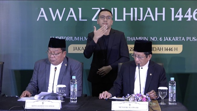 Menteri Agama (Menag), Nasaruddin Umar mengatakan pada detik-detik terakhir hilal terlihat di Aceh.