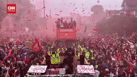 VIDEO: Horor Mobil Tabrak Kerumunan Pawai Liverpool