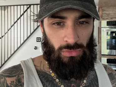 img-title Potret Terbaru Zayn Malik Penuh Bewok Bikin Heboh