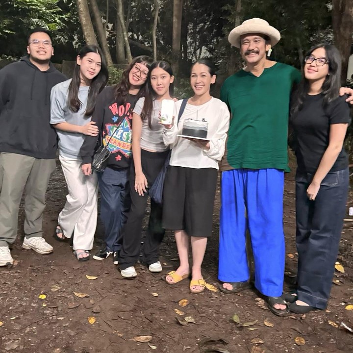 <p>Dalam beberapa foto yang dibagikan, Nabila kerap memamerkan <em>baby bump</em> kehamilannya yang sudah besar. Aura <em>pregnancy glow</em> terpancar jelas dari perempuan 25 tahun ini. Nabila tampaknya sudah siap untuk menjalankan peran sebagai seorang Bunda. (Foto: Instagram @t_orasudi_ro)</p>