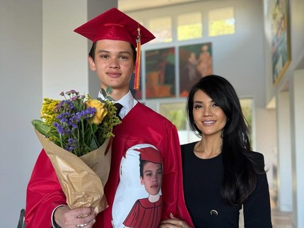 Armand Anak Farah Quinn Wisuda Lulus SMA di AS, Simak 5 Momen Kebahagiaannya