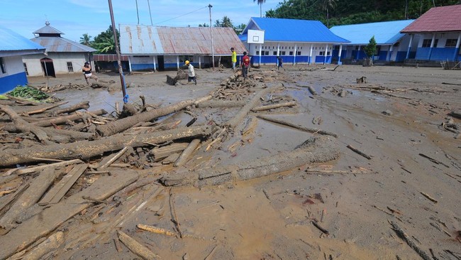Lima Desa di Donggala Sulawesi Tengah Terendam Banjir Bandang Banjir bandang di Kecamatan Banawa Selatan, Donggala, Sulteng, merendam lima desa dan berdampak pada ratusan jiwa.