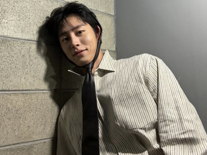 Bulan Mei 2025, Lee Jae Wook kembali menyapa penggemar lewat aktingnya dalam drama 'Dear Hongrang' yang bisa kamu saksikan di Netflix!/ foto: instagram.com/jxxvvxxk