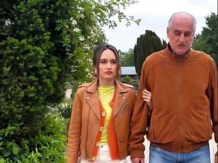 5 Potret Cinta Laura Pulang Kampung Bareng Ortu ke Jerman, Kunjungi Makam Kakek Nenek