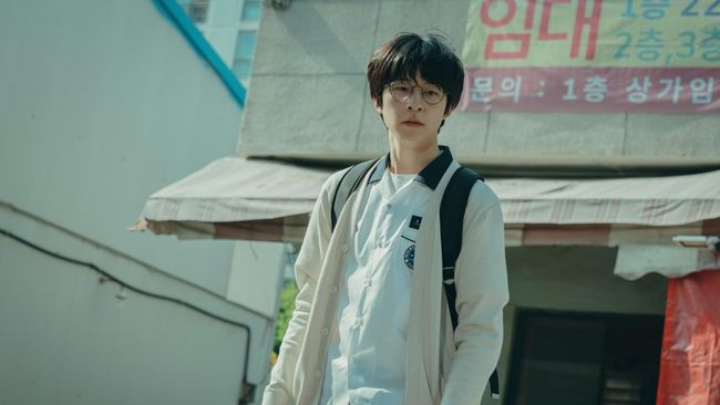 Berikut 5 rekomendasi dan sinopsis drama Korea dibintangi Hong Kyung, mulai dari School 2017, Revenant hingga Weak Hero Class.