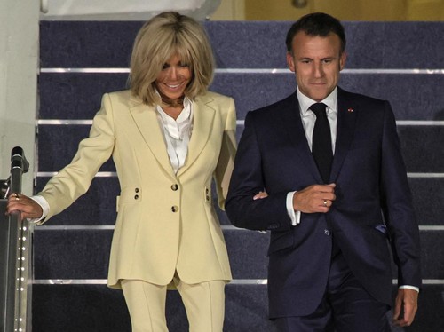 Macron Sewa Detektif Swasta Selidiki Podcaster AS buat Bela Istri
