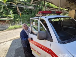 Cerita Eroh, Istri Jaro Midun Jaminkan SIM-Setir Ambulans Demi Warga